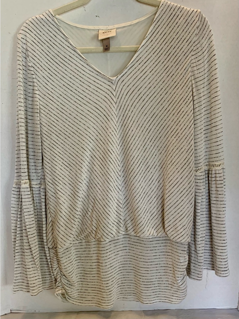 Knox Rose Womens V Neck Long Bell Sleeve Top Size medium White Black Stripes